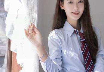 秀人网 – 糯美子Mini比基尼写真集更新：如果比基尼会说话，那她肯定是个老司机！