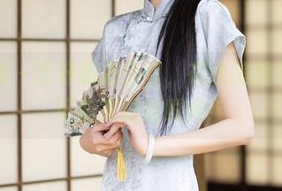 秀人网 – 艺轩的办公室，在线美图与无限可能交织的瞬间！