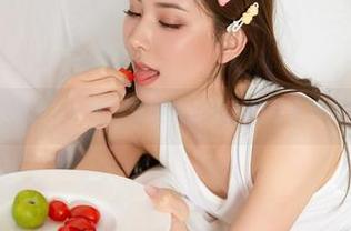秀人网 – 旗袍的另一面：麦琪绫冰激淋的写真秀无圣光的绝美
