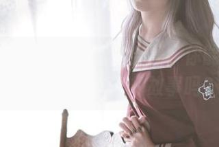 观看秋楚楚不秃头旗袍合集，你能感受到那些藏在布料里的故事吗？