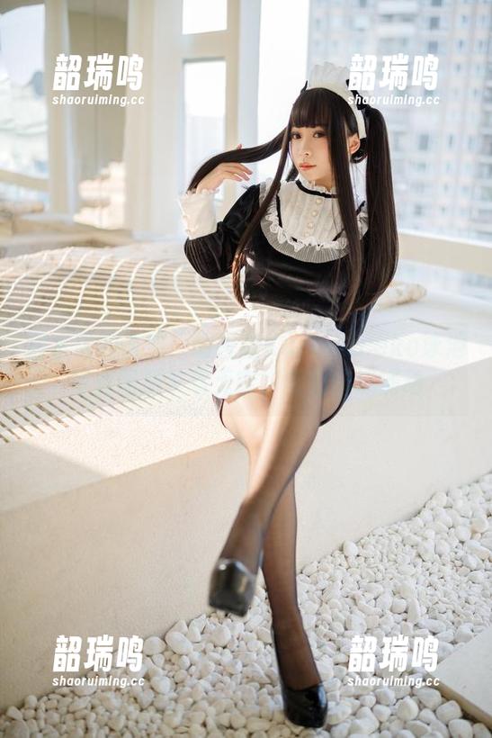 深水区的诱惑:胡桃猫Kurumineko泳池写真图册乍看无害,实则暗流涌动 深水区的诱惑:胡桃猫Kurumineko泳池写真图册乍看无害,实则暗流涌动