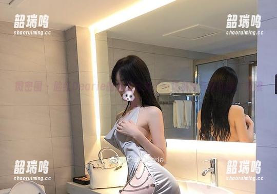 微密圈 - 脸红Dearie的泳衣写真:一场视觉与幽默的‘波浪之旅’! 微密圈 - 脸红Dearie的泳衣写真:一场视觉与幽默的‘波浪之旅’!