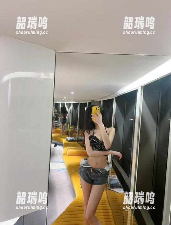 微密圈 - 葛征连体衣写真:当高清邂逅优雅,优雅又不失俏皮。 微密圈 - 葛征连体衣写真:当高清邂逅优雅,优雅又不失俏皮。