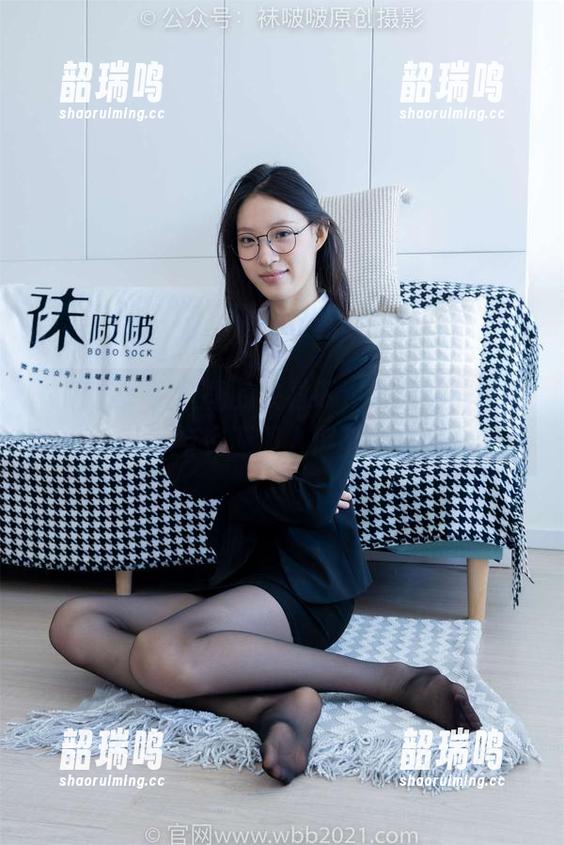 袜啵啵 - 在红裙的映衬下,甜甜圈的美图与资源逼人停留! 袜啵啵 - 在红裙的映衬下,甜甜圈的美图与资源逼人停留!