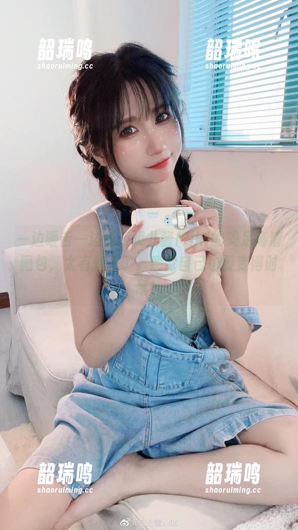 一边咂舌一边看，贝儿酱Miki的美足高清图包，太有魅力了，感觉自己也要变得时髦！