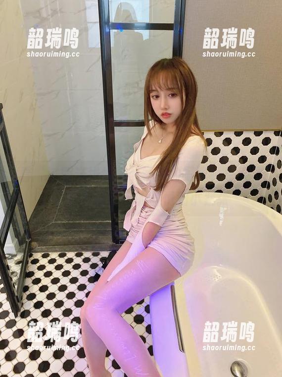 看“过期米线线喵”学妹的写真,感受到了一种说不出的愉悦和小紧张 看“过期米线线喵”学妹的写真,感受到了一种说不出的愉悦和小紧张