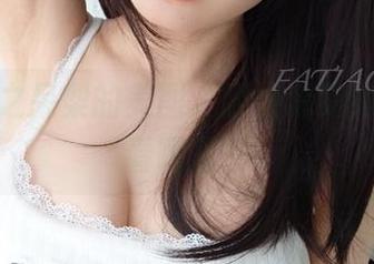 看看迷之呆梨的美图，顺便猜猜她到底在看哪里？