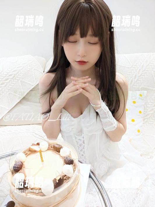 “迷之呆梨”的连衣裙,这个私拍图包是不是有玄机? “迷之呆梨”的连衣裙,这个私拍图包是不是有玄机?