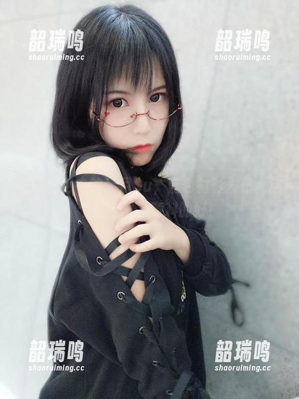 高清图包中的逐月Su,蓝色衬衫发布,这个颜色出乎意料的好! 高清图包中的逐月Su,蓝色衬衫发布,这个颜色出乎意料的好!