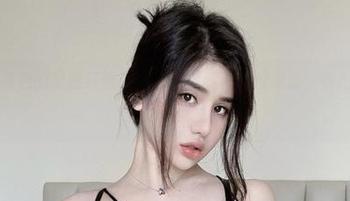 微密圈 – 阿色的半腿红丝，这种搭配我真的没见过，快把它下载到我的网盘里！