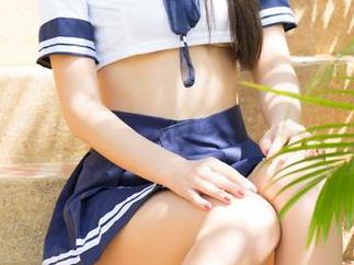 青豆客 – 梦娜Vanessa的双人图集更新——双人出镜，背后单人上演了嬉闹！