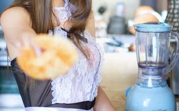 青豆客 – 别说无圣光，连皮衣的光泽都被莫雅淇的作品给掩盖了！