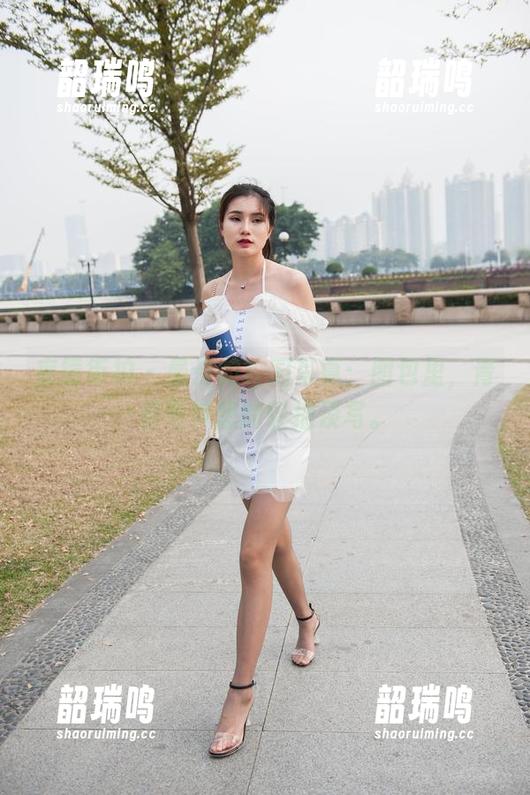 魔镜街拍 - 曼曼的校园写真:图包里,青春与梦想的轻描淡写。 魔镜街拍 - 曼曼的校园写真:图包里,青春与梦想的轻描淡写。