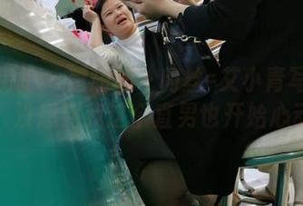 魔镜街拍 – 超短裙＋肉丝=艾小青写真集更新，没想到我这个直男也开始心动了！